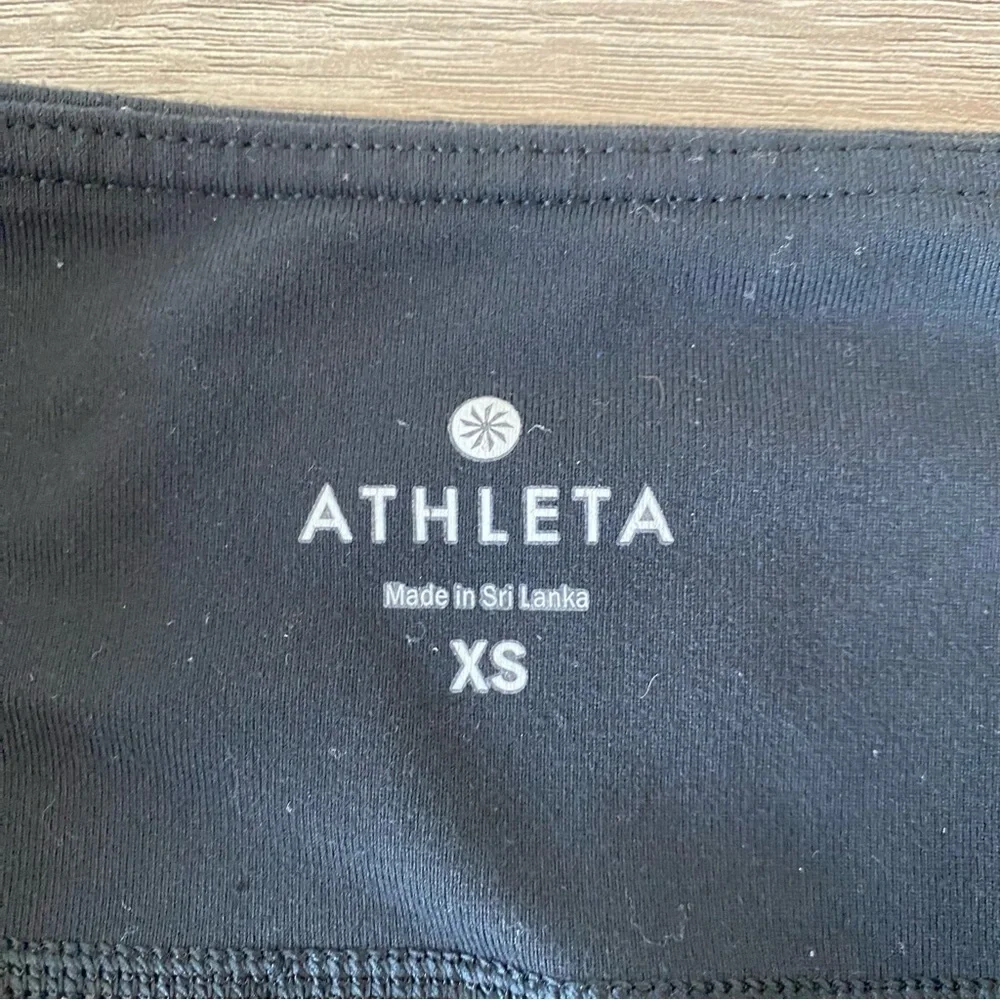Athleta Capri Crisscross Detail Leggings XS - Picture 6 of 15